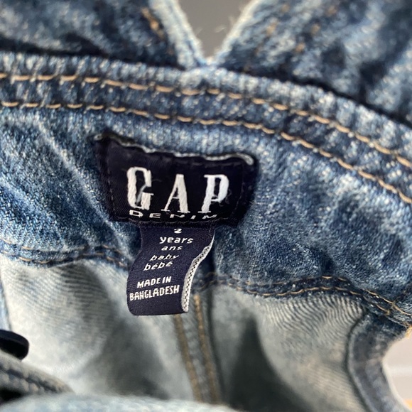BNWT Gap 2T Overalls - Picture 3 of 4